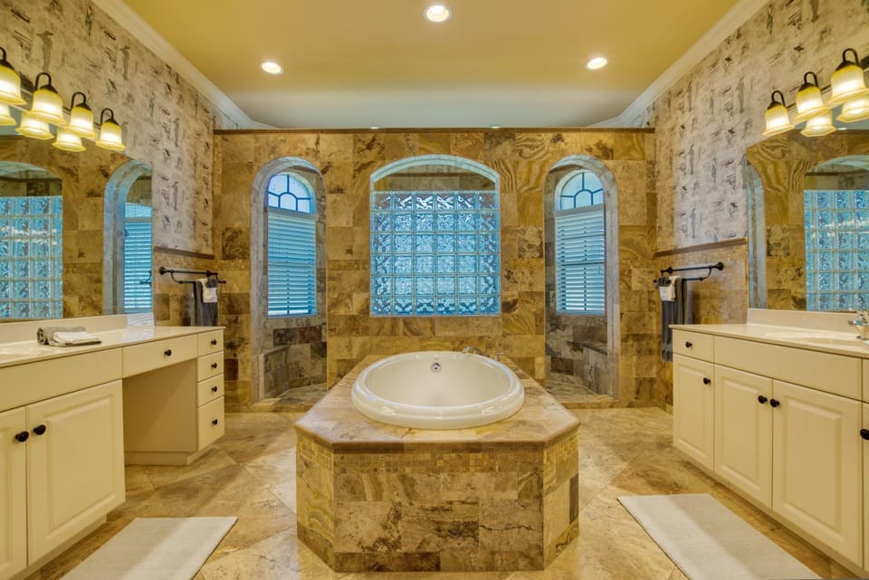 VILLA MIRACLE - 4 BEDS - 2 BATHS - 8 GUESTS - POOL/SPA - INCL. 10% OFF BOAT RENTAL Villa in Cape Coral
