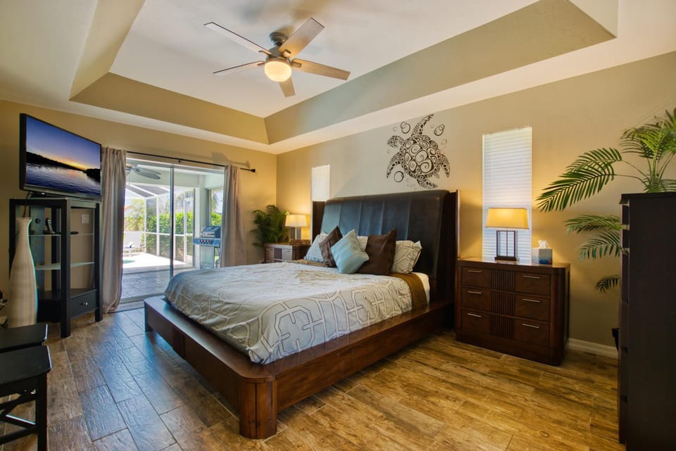 VILLA OLINDA - 3 BEDS - 2 BATHS - 6 GUESTS - GULF ACCESS & POOL - INCL. 10% OFF BOAT RENTAL Villa in Cape Coral