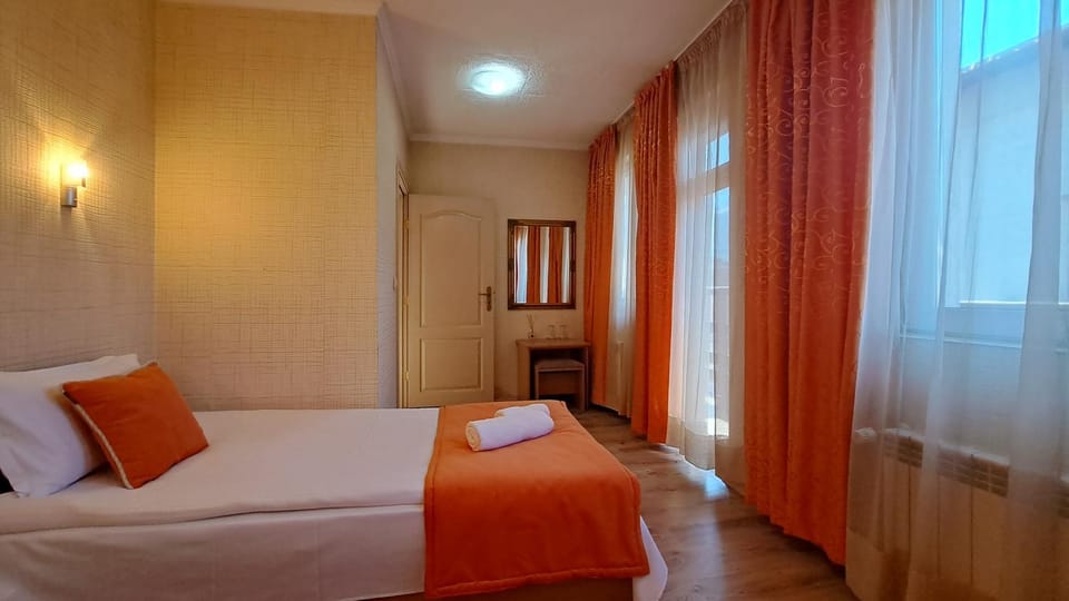 Bed, Photo of the whole room