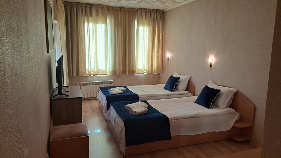 Bed, TV and multimedia, Photo of the whole room