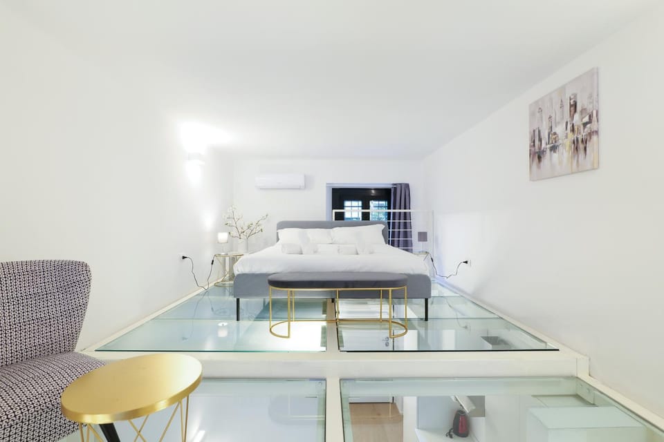 Bed, Photo of the whole room