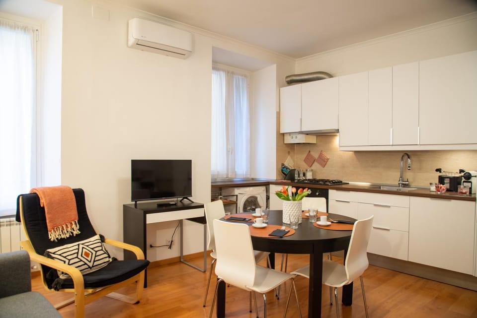TV and multimedia, Kitchen or kitchenette, Dining area, minibar, stove, air conditioner