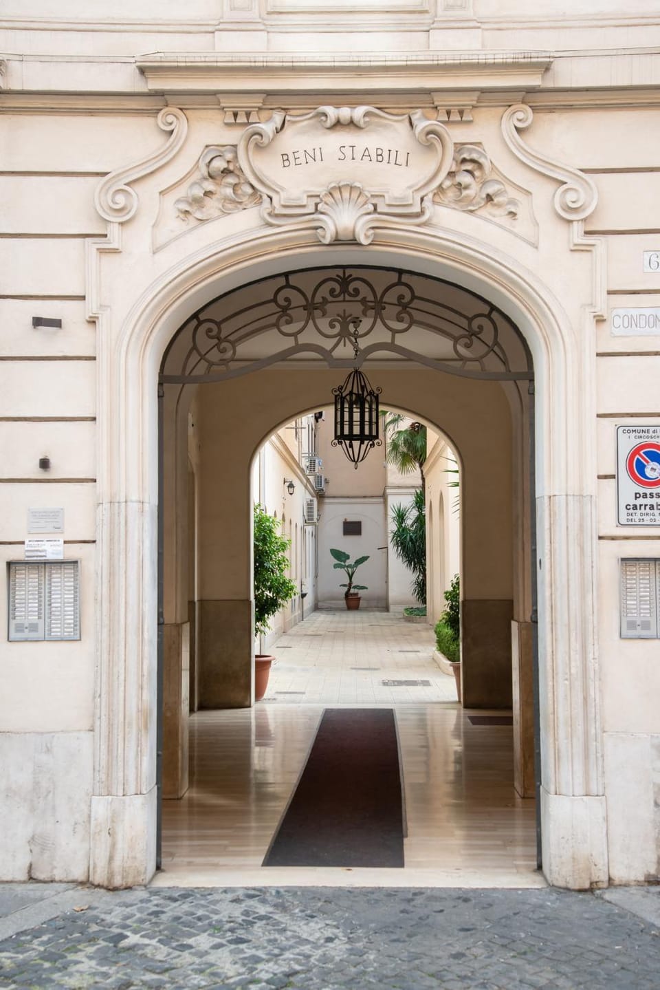 Facade/entrance