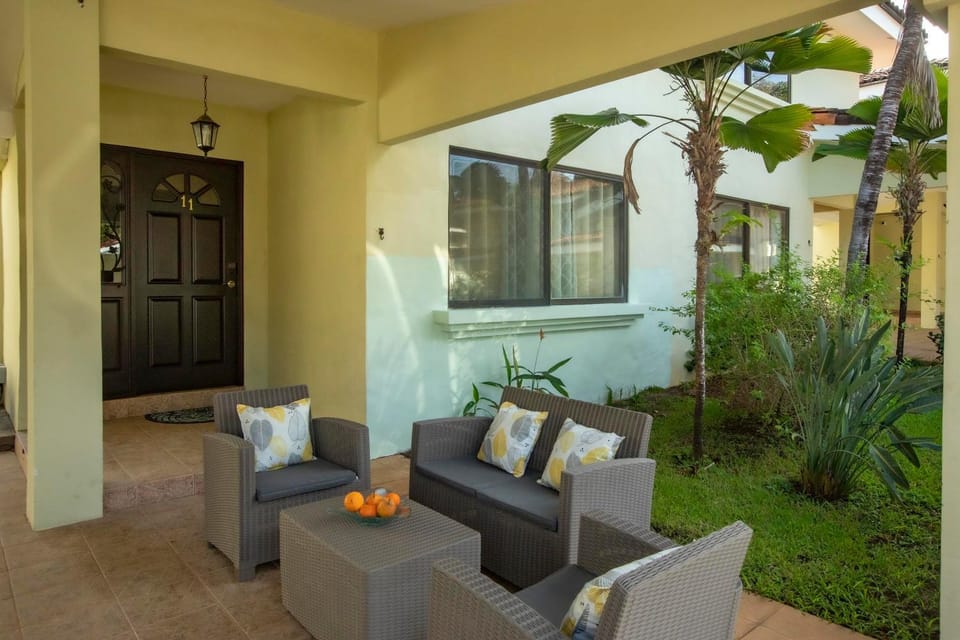 Three Bedroom Sunny Townhome House in Coco