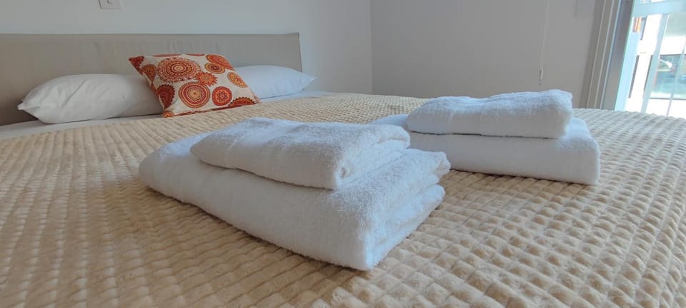 Bed, Bedroom, locker, towels, wardrobe, acessibility, air conditioner