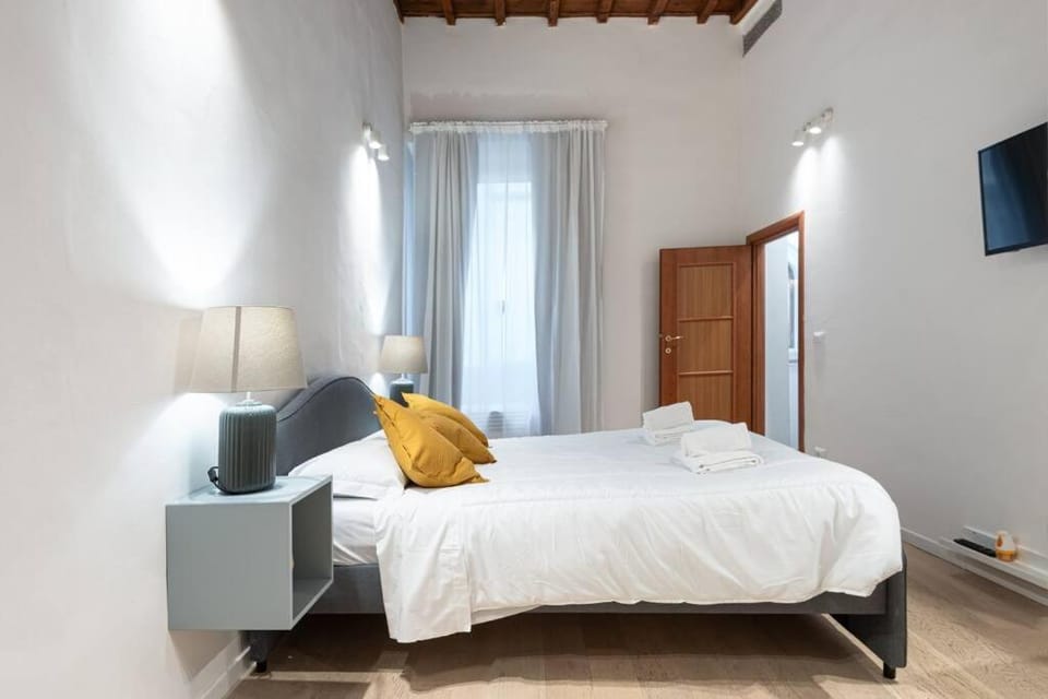 Bed, TV and multimedia, Photo of the whole room, Bedroom, wardrobe