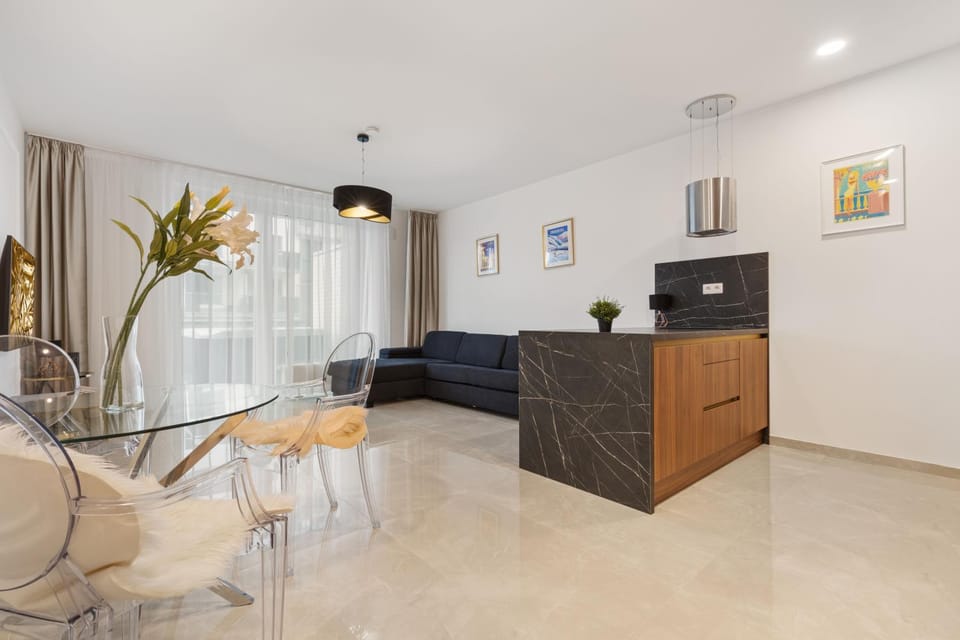 TV and multimedia, Kitchen or kitchenette, Living room, Seating area, Dining area, minibar
