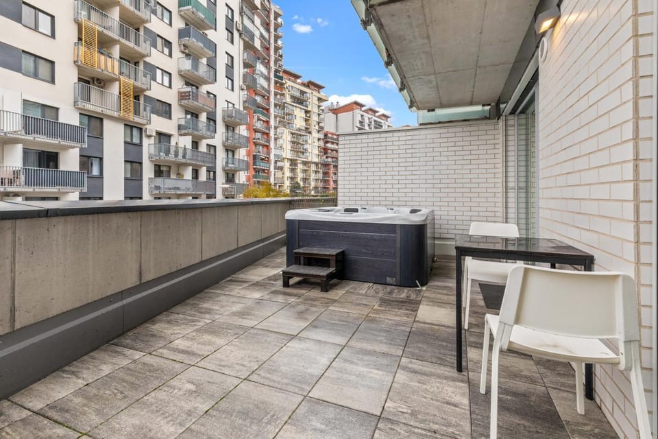 Property building, View (from property/room), Balcony/Terrace