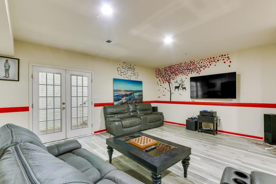 Clarksburg Getaway Near DC + Baltimore Sights! Apartment in Maryland