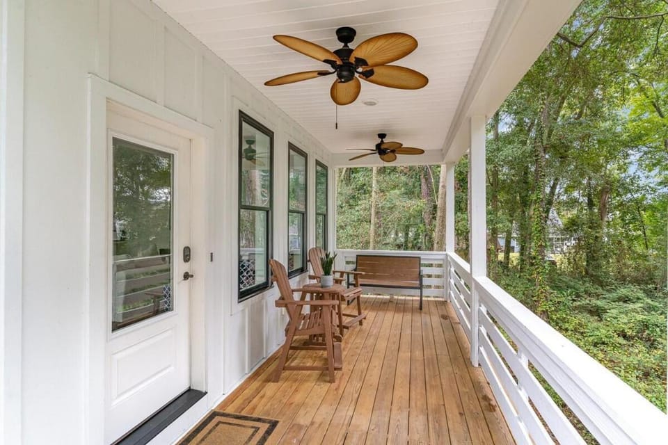 Bright Modern 4 Bdrm House Near Beach Pet Friendly House in South Carolina