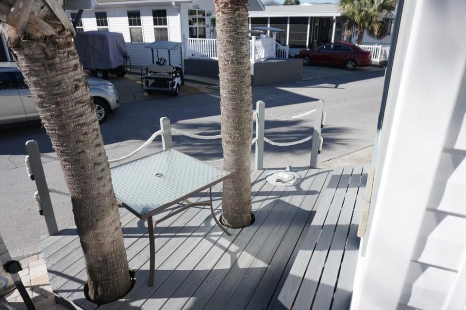 Patio, Parking
