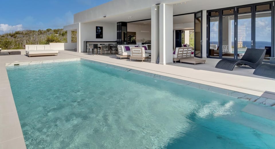 Pool view, Swimming pool, sunbed