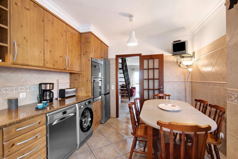 Property building, Kitchen or kitchenette, Living room