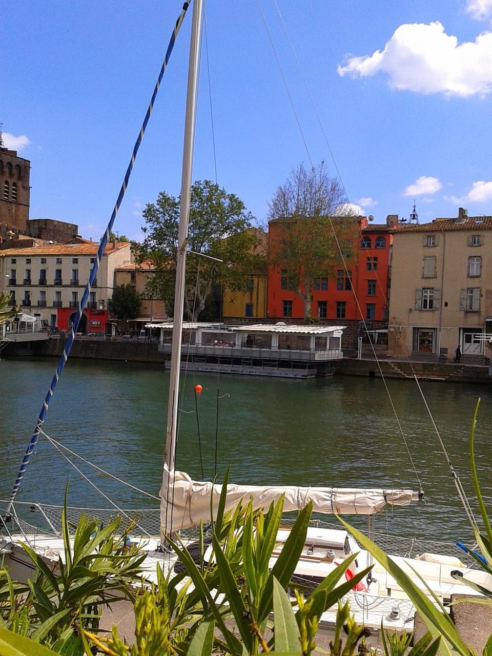 Restaurant/places to eat, Facade/entrance, River view
