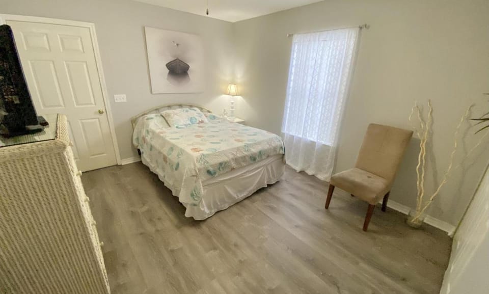 Bed, TV and multimedia, Bedroom, wardrobe