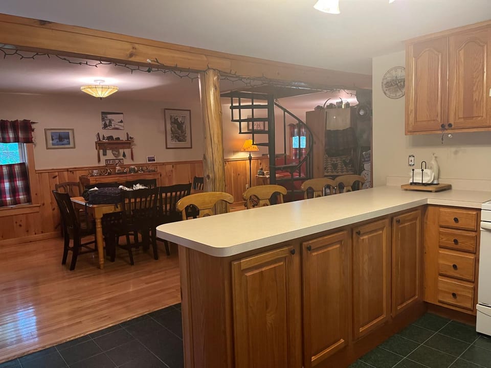 Dining area, kitchen