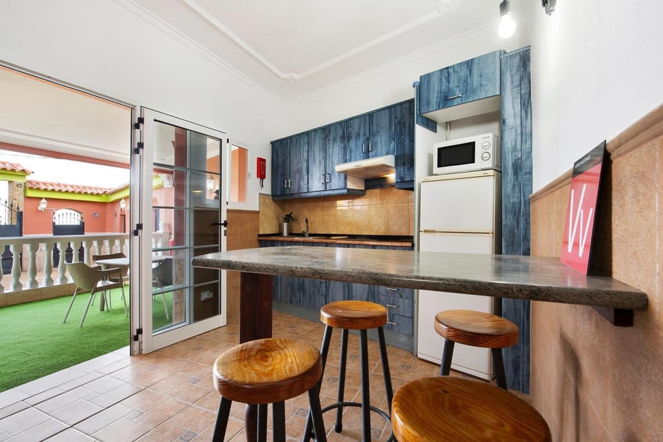 Kitchen or kitchenette, Living room