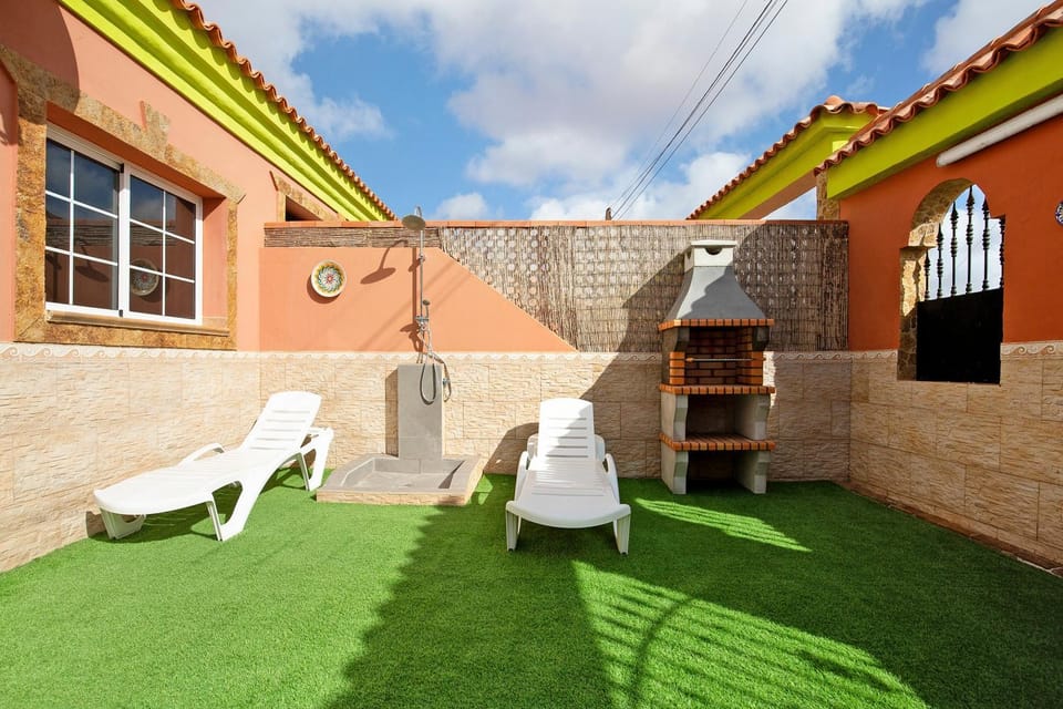 Property building, Balcony/Terrace, Living room