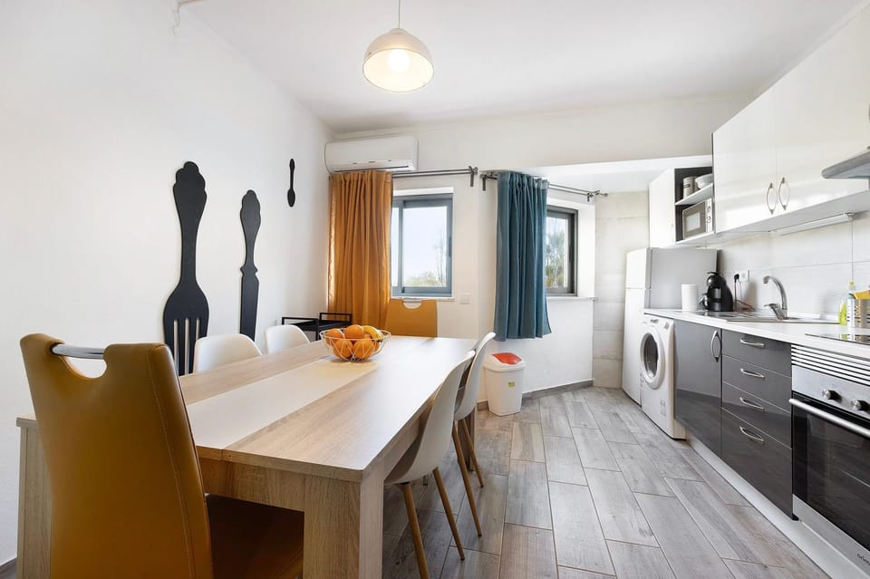 Property building, Kitchen or kitchenette, Living room