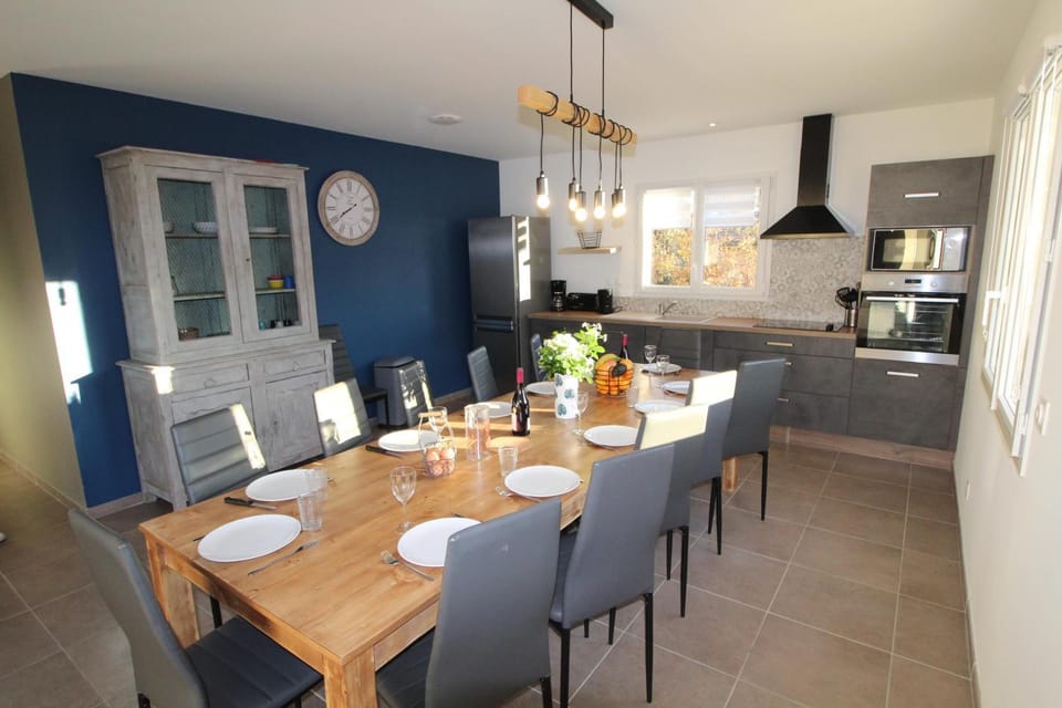 Property building, Kitchen or kitchenette, Living room