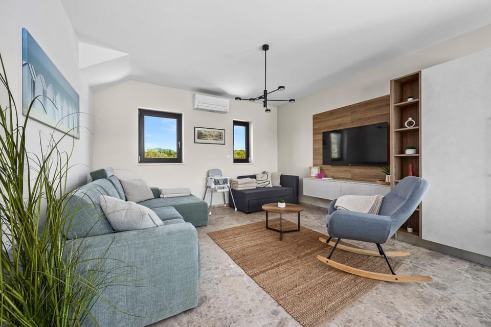 Communal lounge/ TV room, Living room