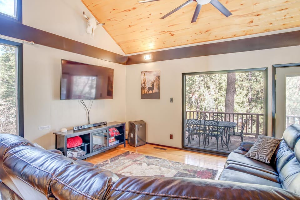 Ruidoso Cabin Retreat w/ Multi-Level Deck Cabin in Ruidoso
