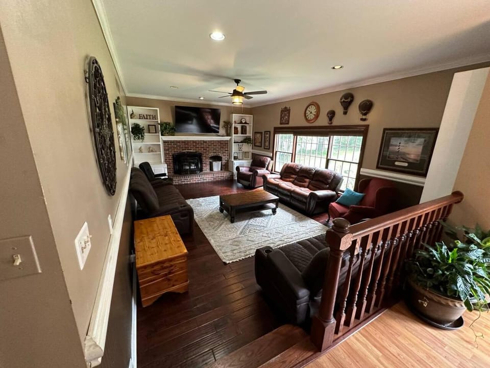 Large Home with Private Pool, Gym, Sauna, 7 Bedrooms, Sleeps 21 House in Severn