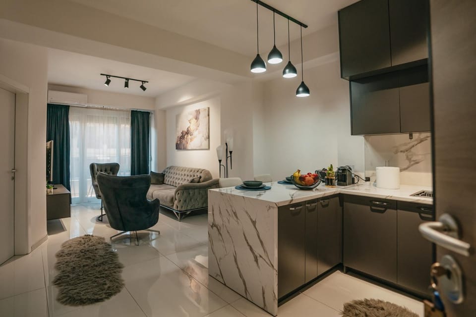 Kitchen or kitchenette, Living room, Seating area, Dining area