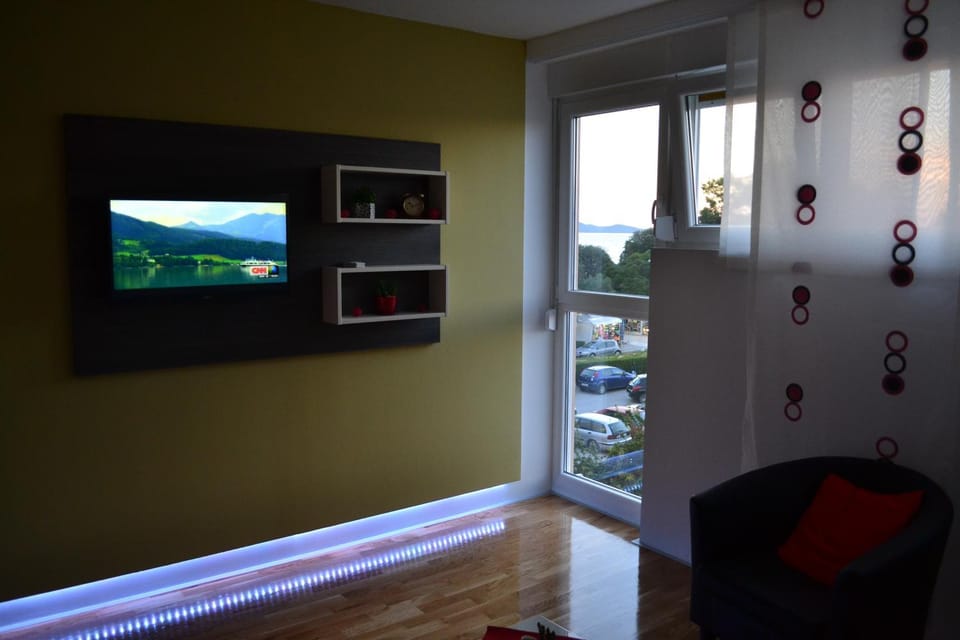 Communal lounge/ TV room, Living room