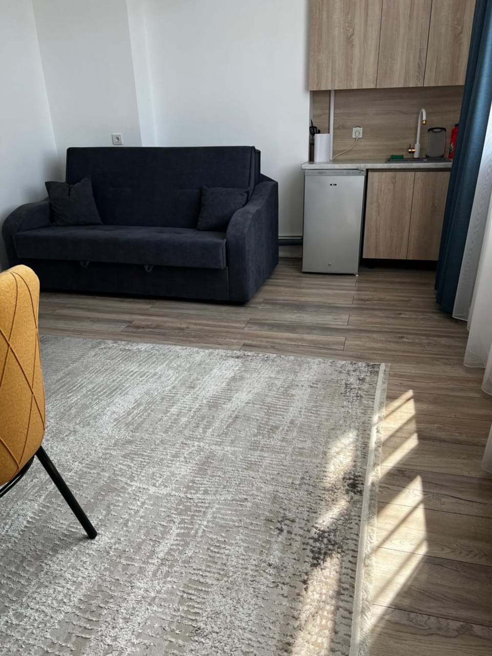 Bed, Kitchen or kitchenette, Living room, Seating area