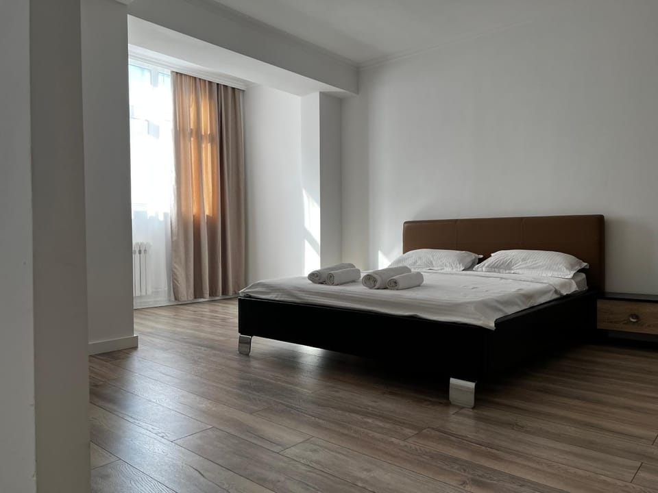 Bed, Photo of the whole room, Bedroom, towels