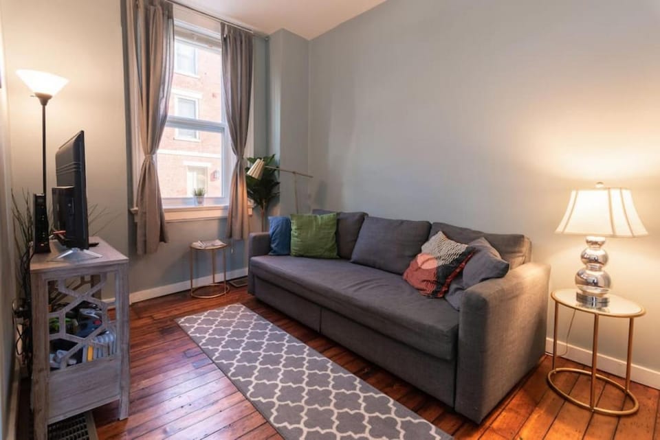 Cozy Apt in Walkable Area Downtown with Parking Apartment in Over The Rhine