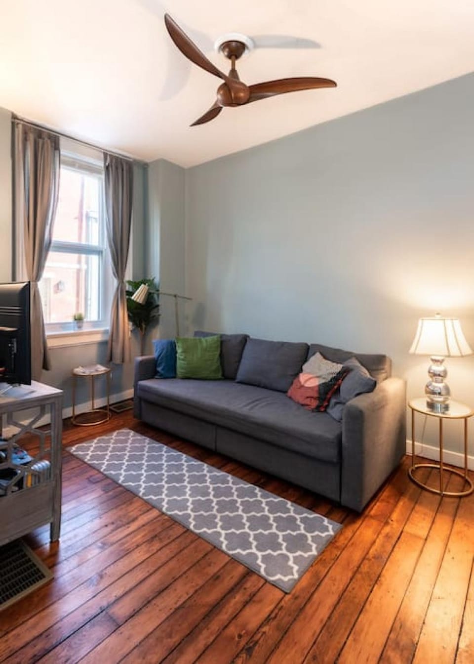 Cozy Apt in Walkable Area Downtown with Parking Apartment in Over The Rhine