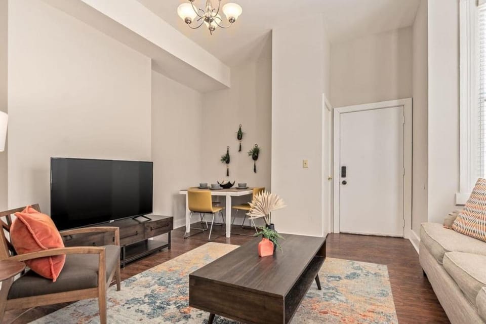 3-BR Soccer Stadium- Fast Drive to OTR - Downtown Apartment in Over The Rhine