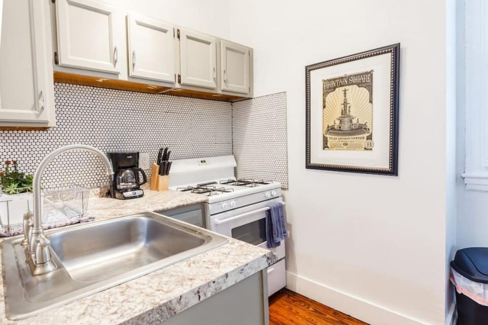 Stylish Flat in Walkable Downtown w Parking Apartment in Over The Rhine