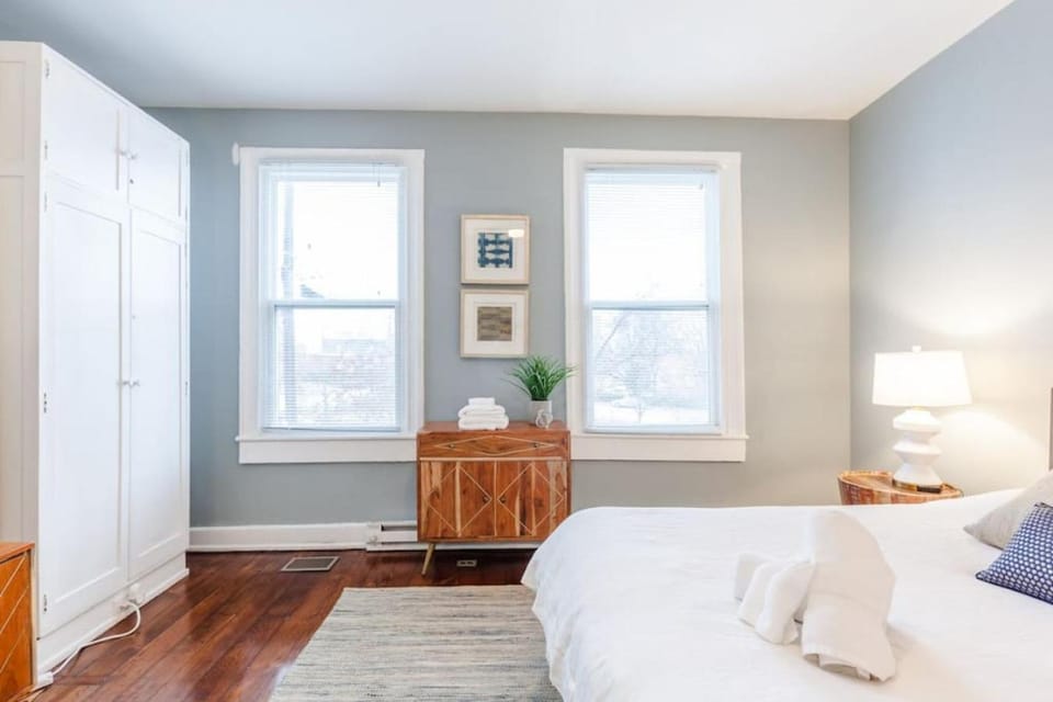 Stylish Flat in Walkable Downtown w Parking Apartment in Over The Rhine