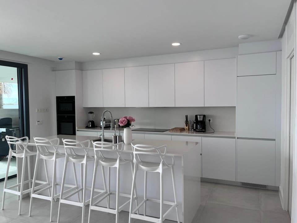 Coffee/tea facilities, dishwasher, minibar, pet friendly, stove