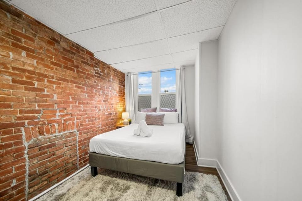 Cozy Studio with Parking - Near UC, Zoo, Downtown Apartment in Cincinnati
