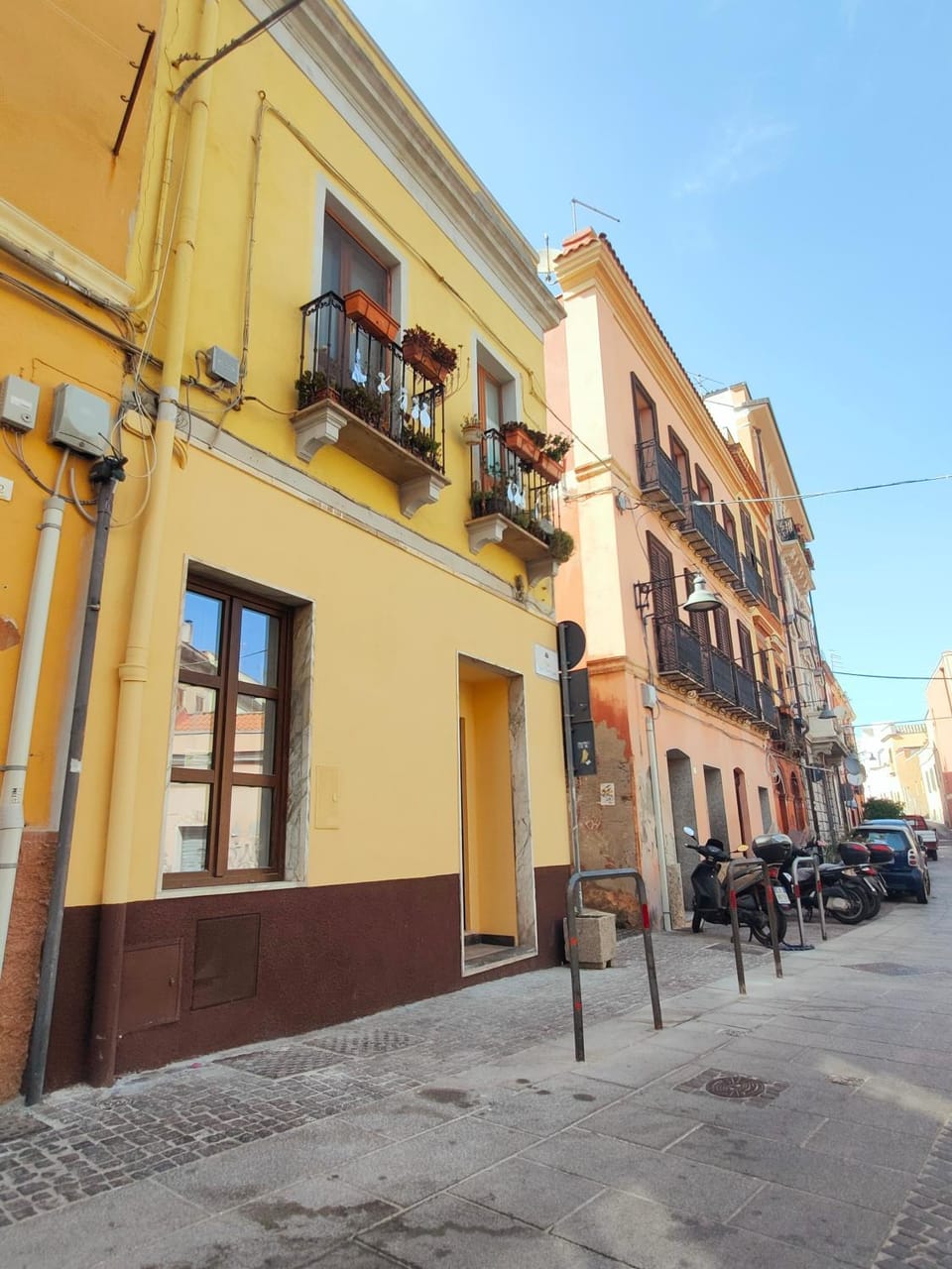 Property building, Neighbourhood