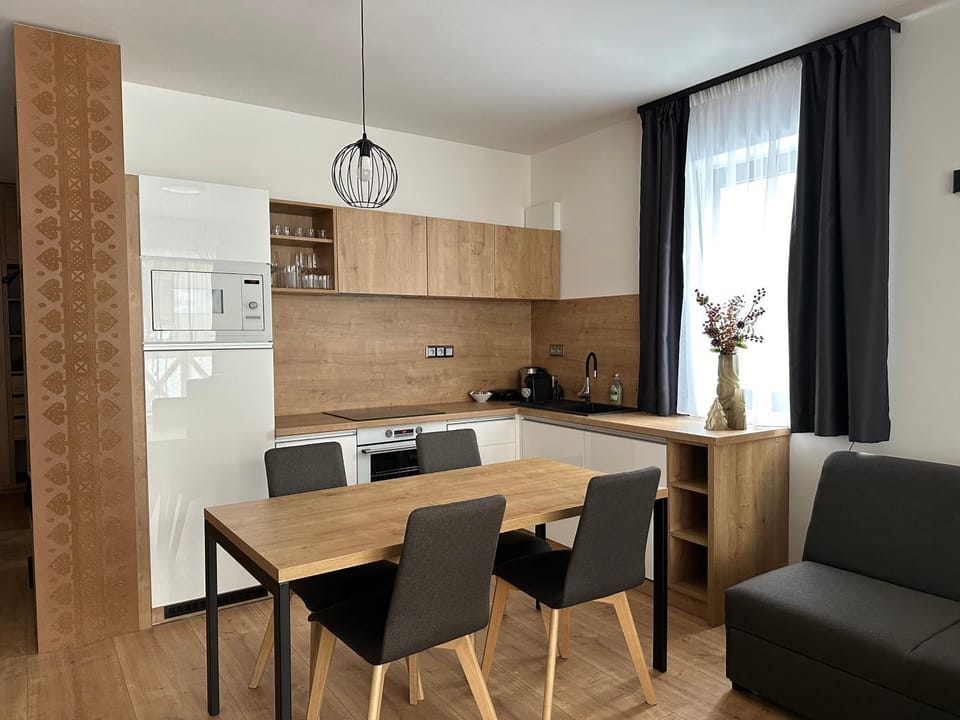 Kitchen or kitchenette, Living room, Seating area, Dining area, minibar