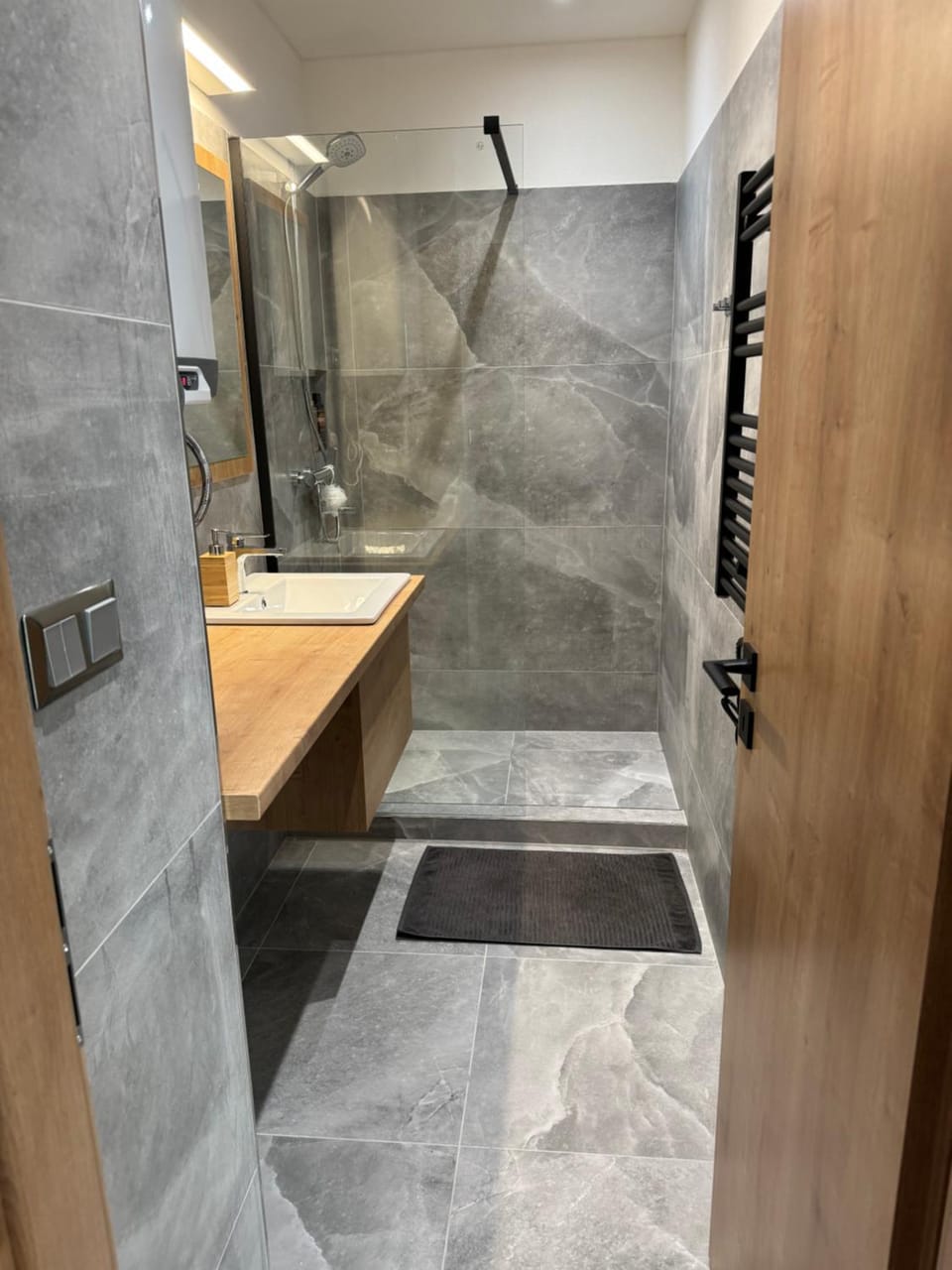 Shower, Bathroom, towels