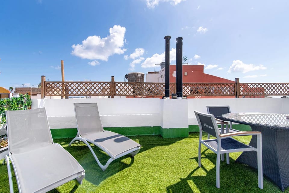 Property building, Balcony/Terrace, Living room