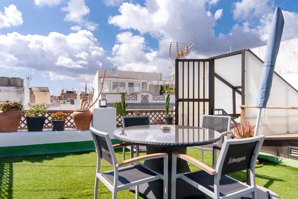 Property building, Balcony/Terrace, Living room