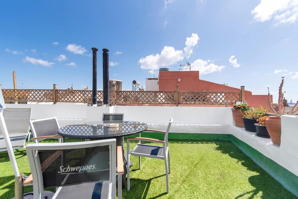 Property building, Balcony/Terrace, Living room