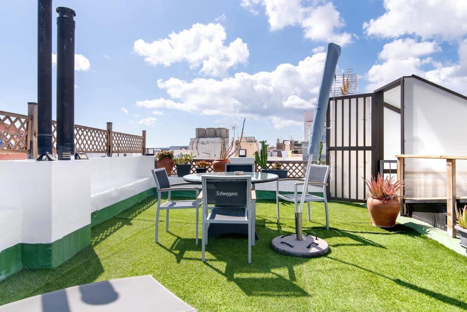 Property building, Balcony/Terrace, Living room