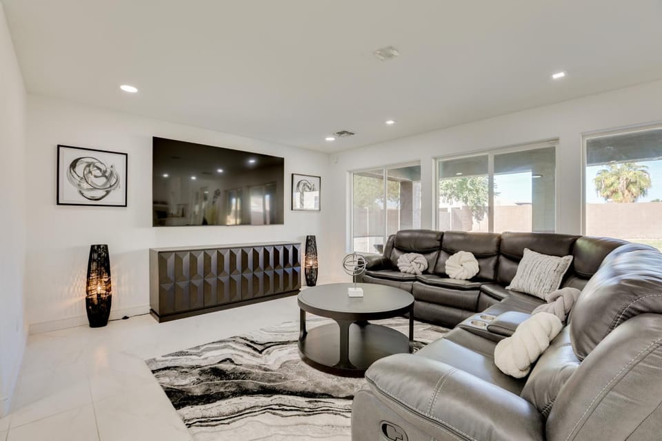 7 Mi to State Farm Stadium: Family Home w/ Pool House in Glendale