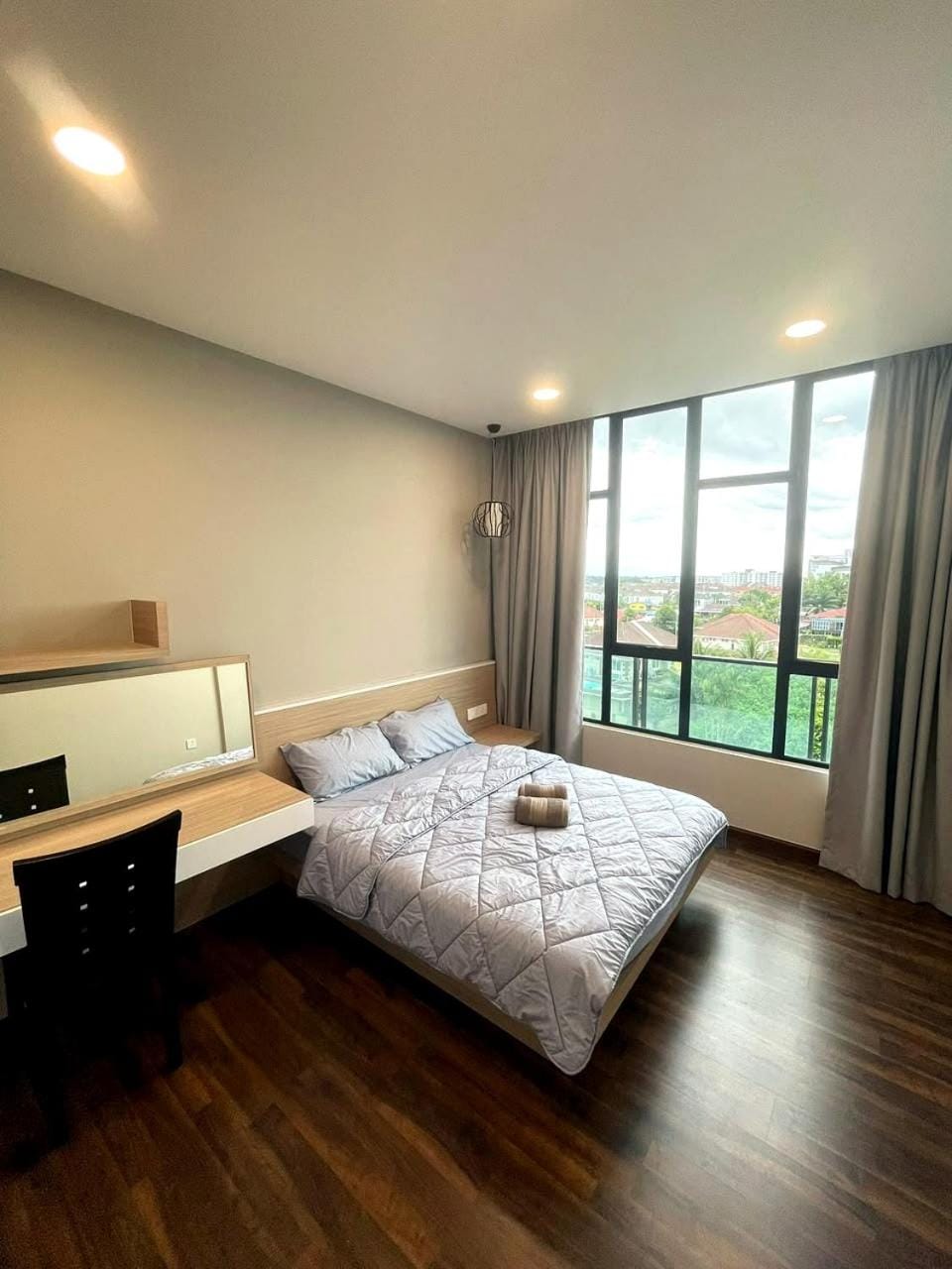 Photo of the whole room, Bedroom