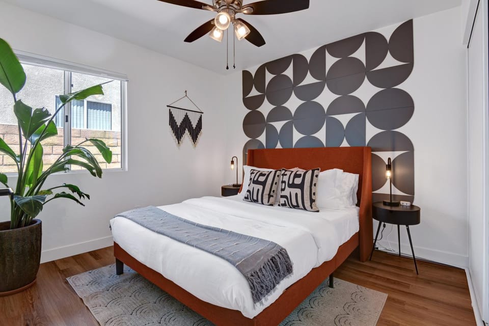 Bed, Business facilities, Bedroom