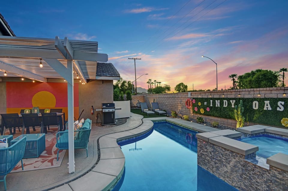 BBQ facilities, Hot Tub, Decorative detail, Swimming pool, Sunset, sunbed