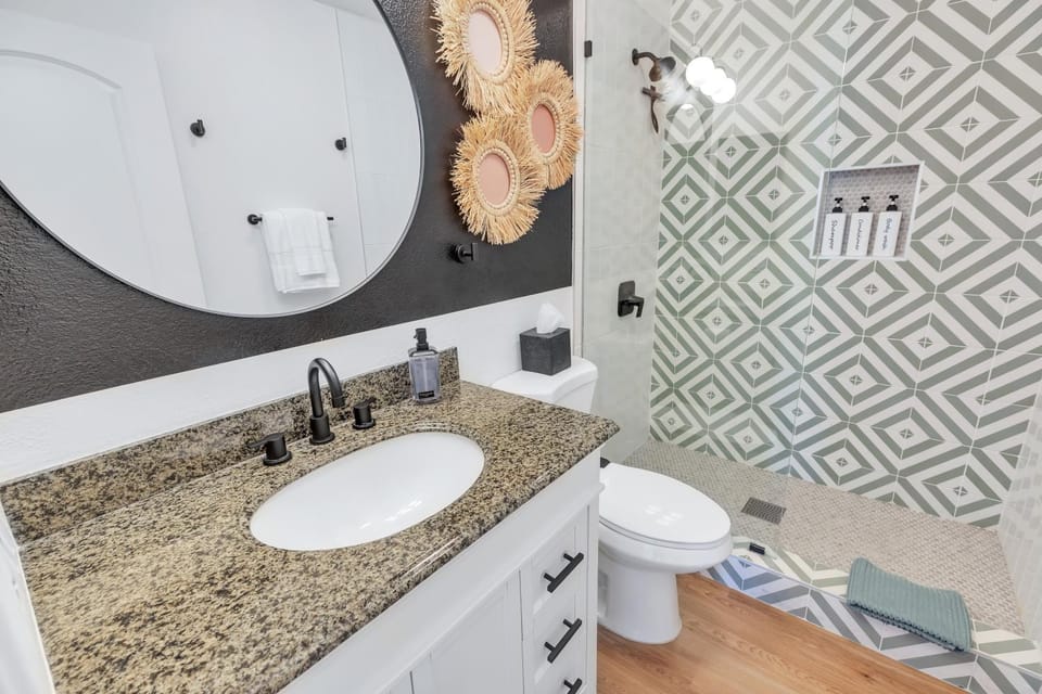 Shower, Toilet, Bathroom
